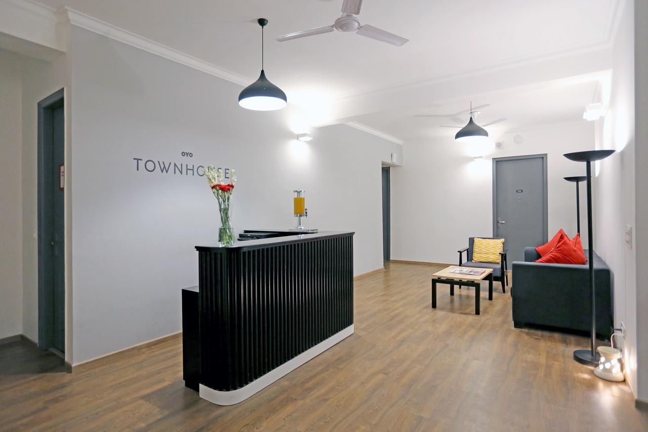 Oyo Townhouse 018 Medanta Ξενοδοχείο Γκουργκάον Εξωτερικό φωτογραφία