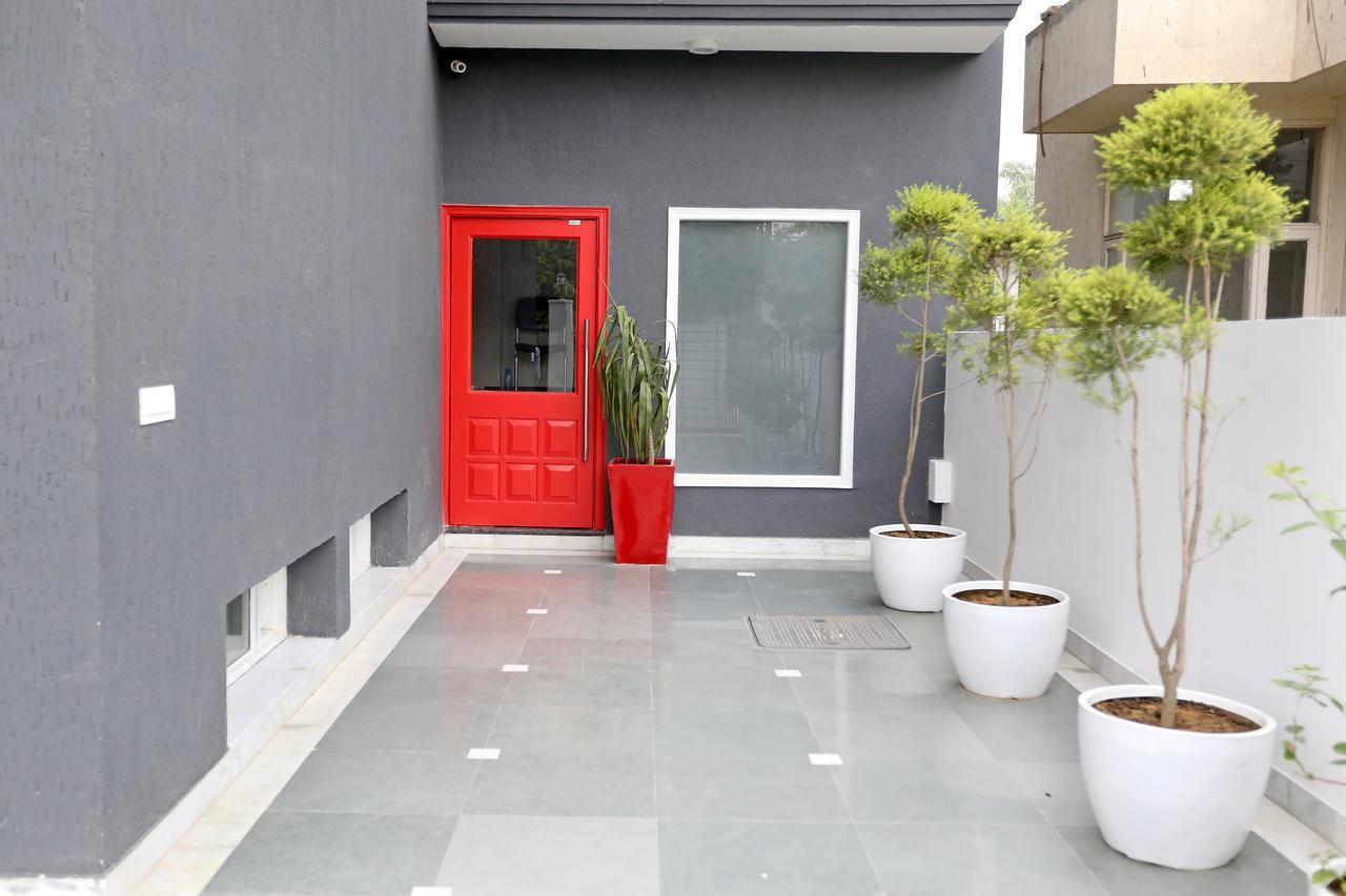 Oyo Townhouse 018 Medanta Ξενοδοχείο Γκουργκάον Εξωτερικό φωτογραφία