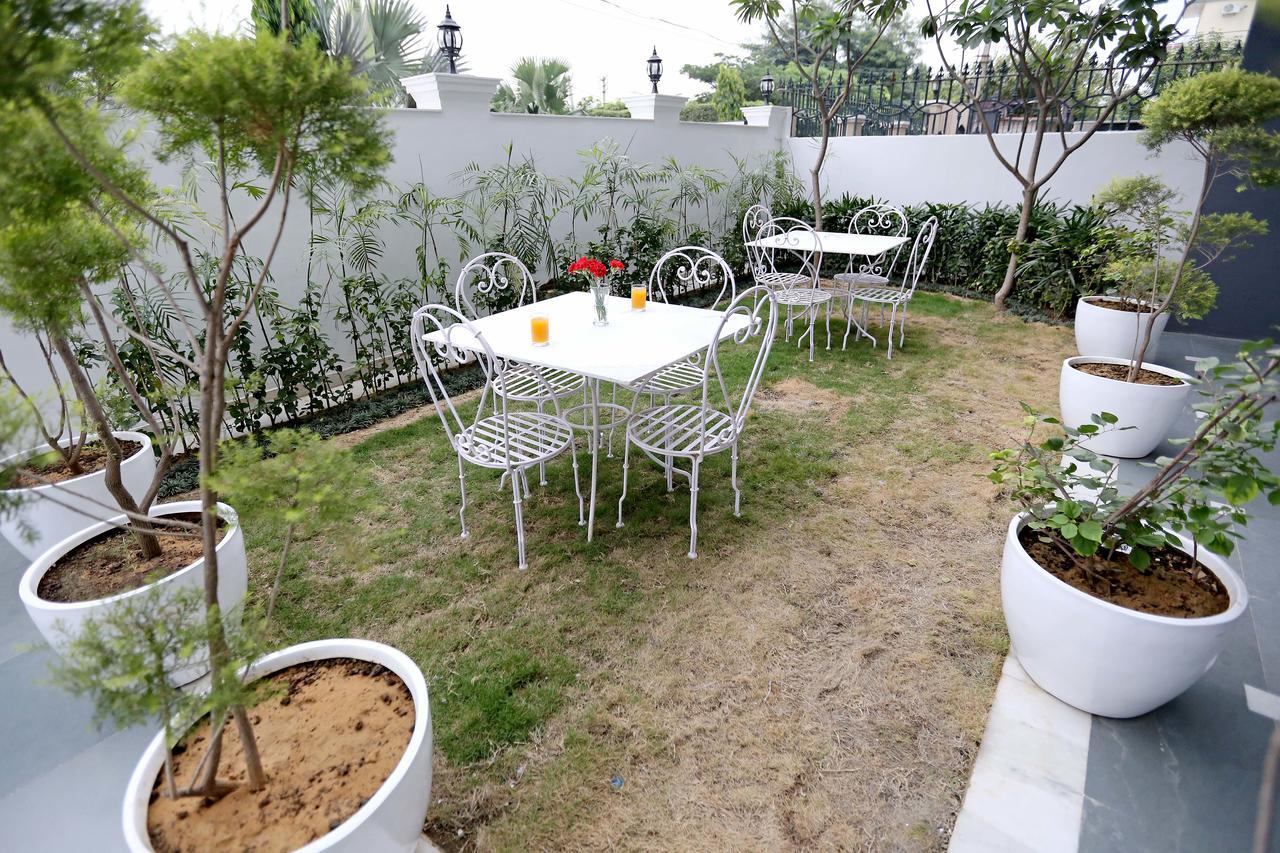 Oyo Townhouse 018 Medanta Ξενοδοχείο Γκουργκάον Εξωτερικό φωτογραφία